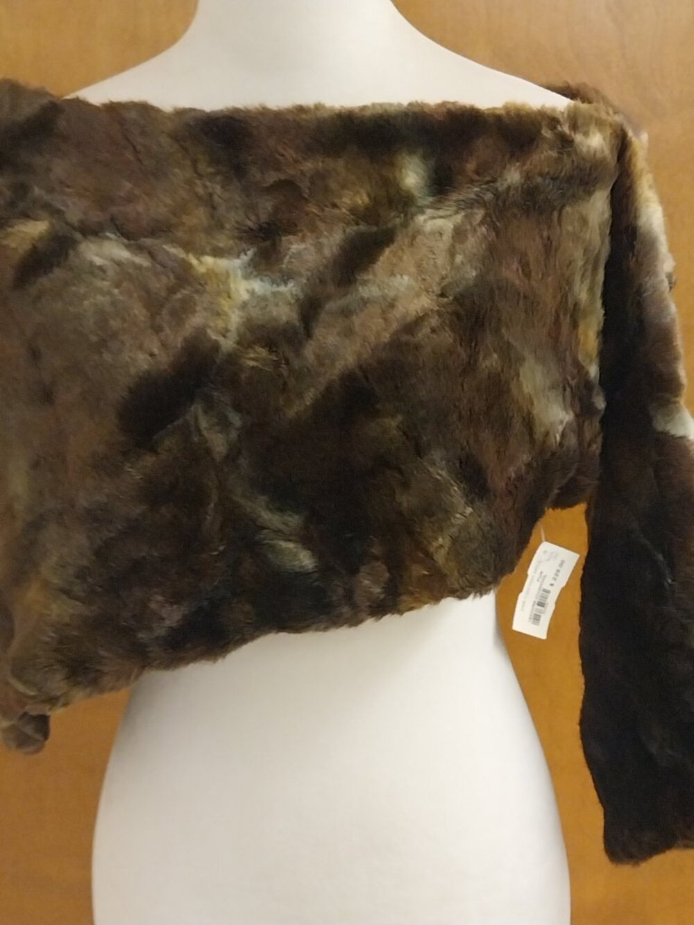 ISDA & CO  HIGH QUALITY FAUX FUR CHINCHILLA ASYMMETRY WRAP SHAWL SHRUG SIZE S